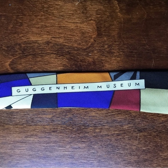 Vintage Guggenheim Museum 100% Silk Tie, Super Cool Abstract Design - Picture 7 of 11